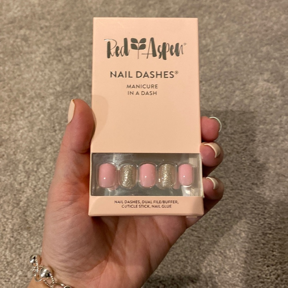 Red Aspen Press on Nails